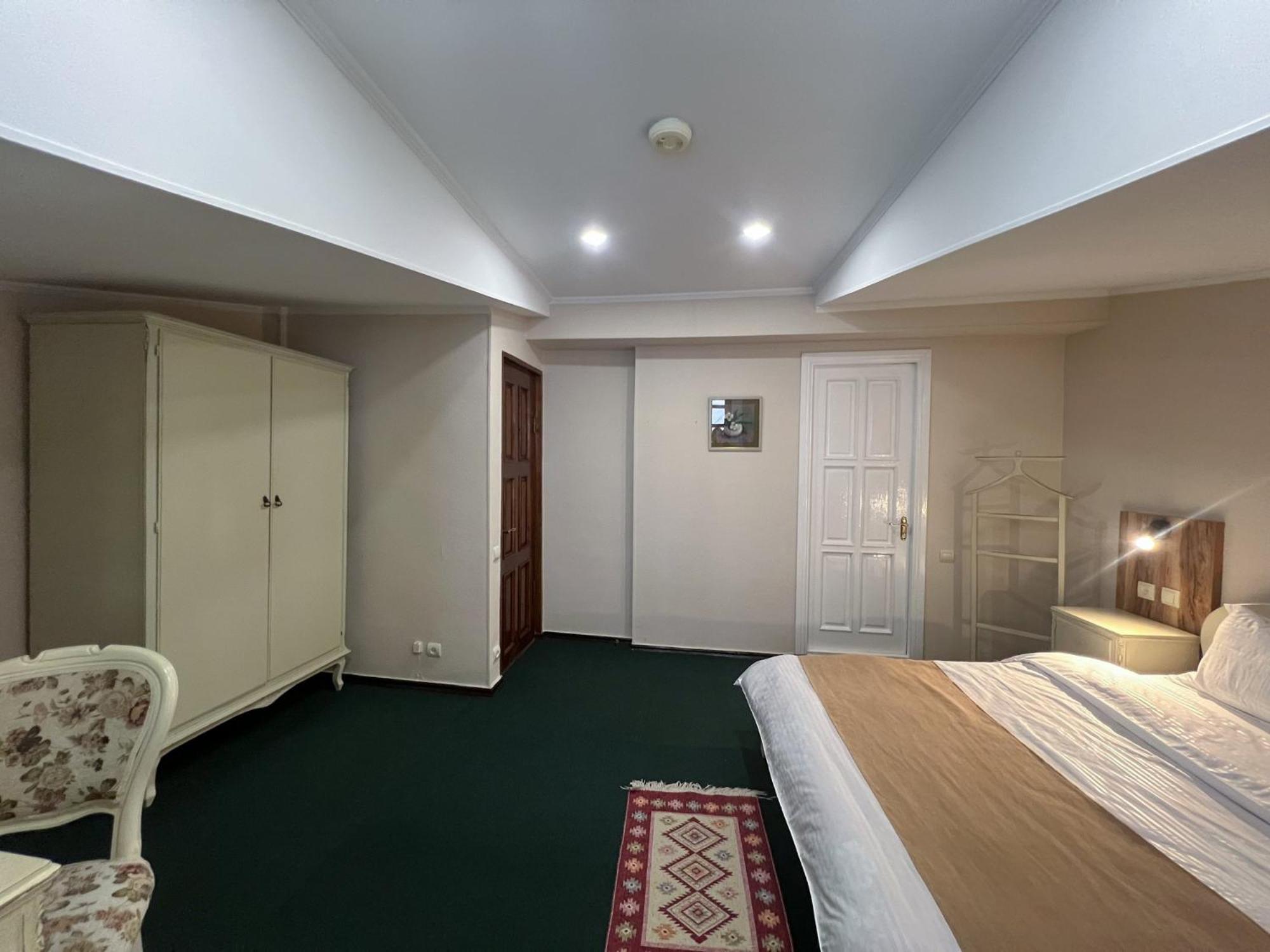 Madera Hotel Tbilisi Esterno foto